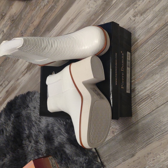 New Pierre Dumas Size 8 1/2, White Boots - Picture 7 of 9